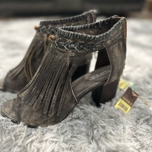 ROPER WOMENS SANDED BROWN LEATHER WITH FRINGE FASHION OPEN TOE MULE. NWT. Size 8